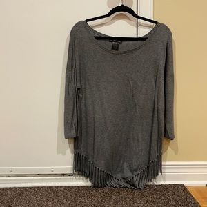 Grey shirt with fringe edge